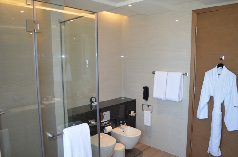 Emiri suite bathroom