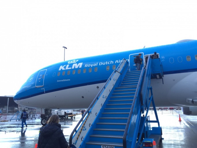 KLM 787