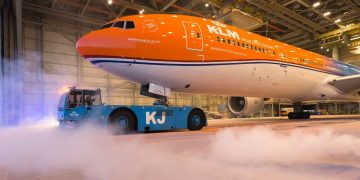 De KLM Boeing 777 in 'orange livery'