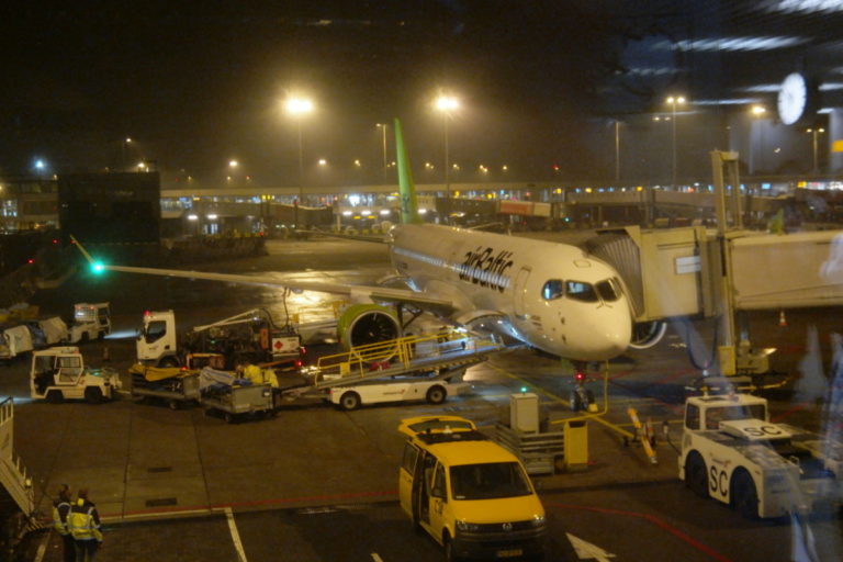 airBaltic CS300 Schiphol