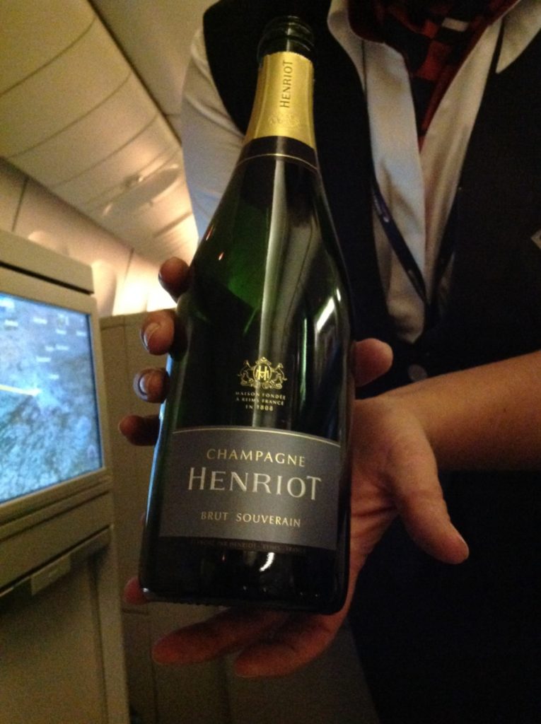 British Airways, Oneworld, British Airways ervaringen, Club World, Dubai, Review British Airways, British Airways catering, Business Class, Londen-Heatrow, Upgrade, Champagne, Henriot Brut