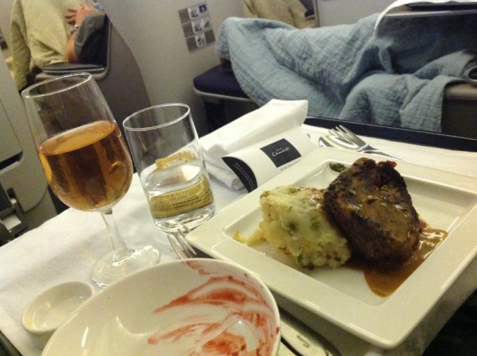 British Airways, Oneworld, British Airways ervaringen, Club World, Dubai, Review British Airways, British Airways catering, Business Class, Londen-Heatrow, Upgrade, Brits rundvlees, Castelnau Rosé Champagne