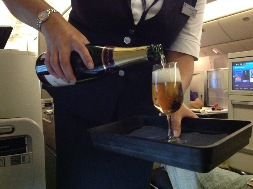 British Airways, Oneworld, British Airways ervaringen, Club World, Dubai, Review British Airways, British Airways catering, Business Class, Londen-Heatrow, Upgrade, Rosé Champagne, Castelnau