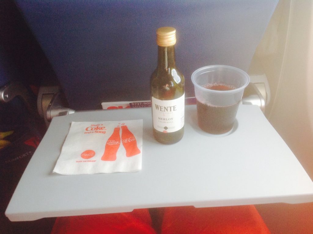 Delta Air Lines, Review Delta, Seattle, Honolulu, Hawaii, Delta Comfort+, SkyTeam, Delta ervaringen, Delta Upgrade, Wente Wine, Merlot Wine