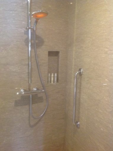 Douche, Hilton, Jakarta