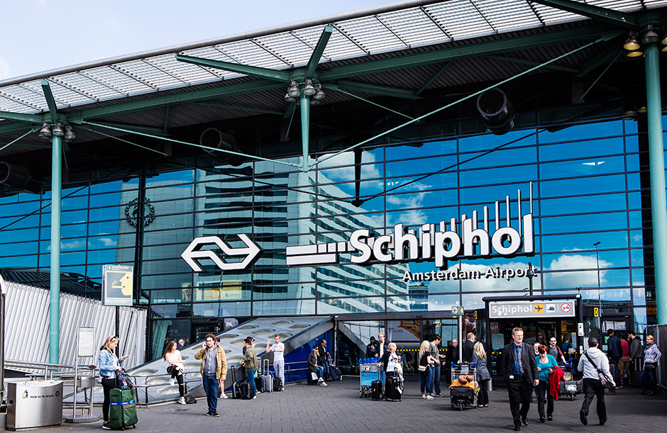 Schiphol exterieur Terminal september passagiers