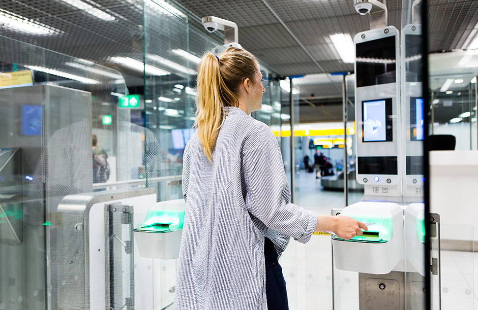 schiphol self service paspoort