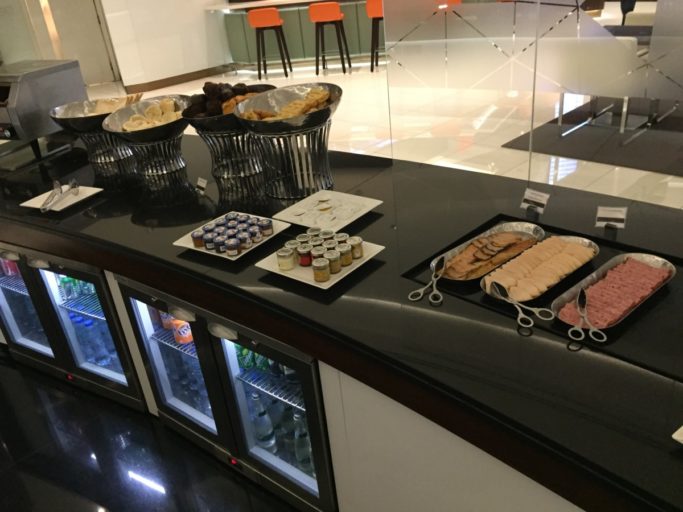 review etihad business class lounge abu dhabi