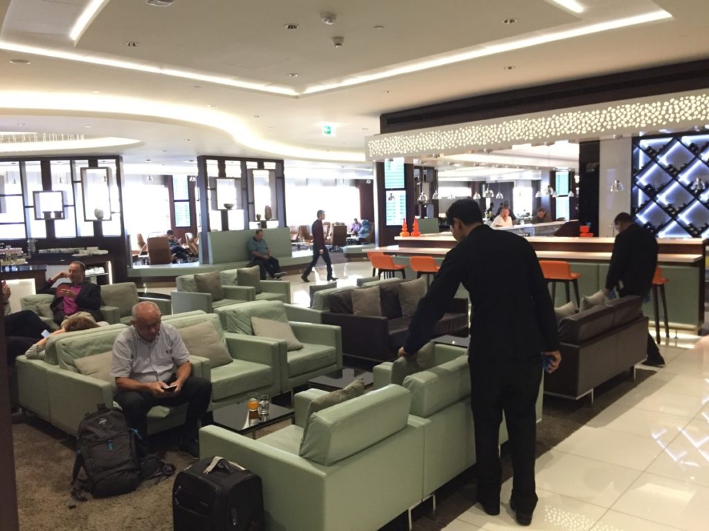 review etihad business class lounge abu dhabi