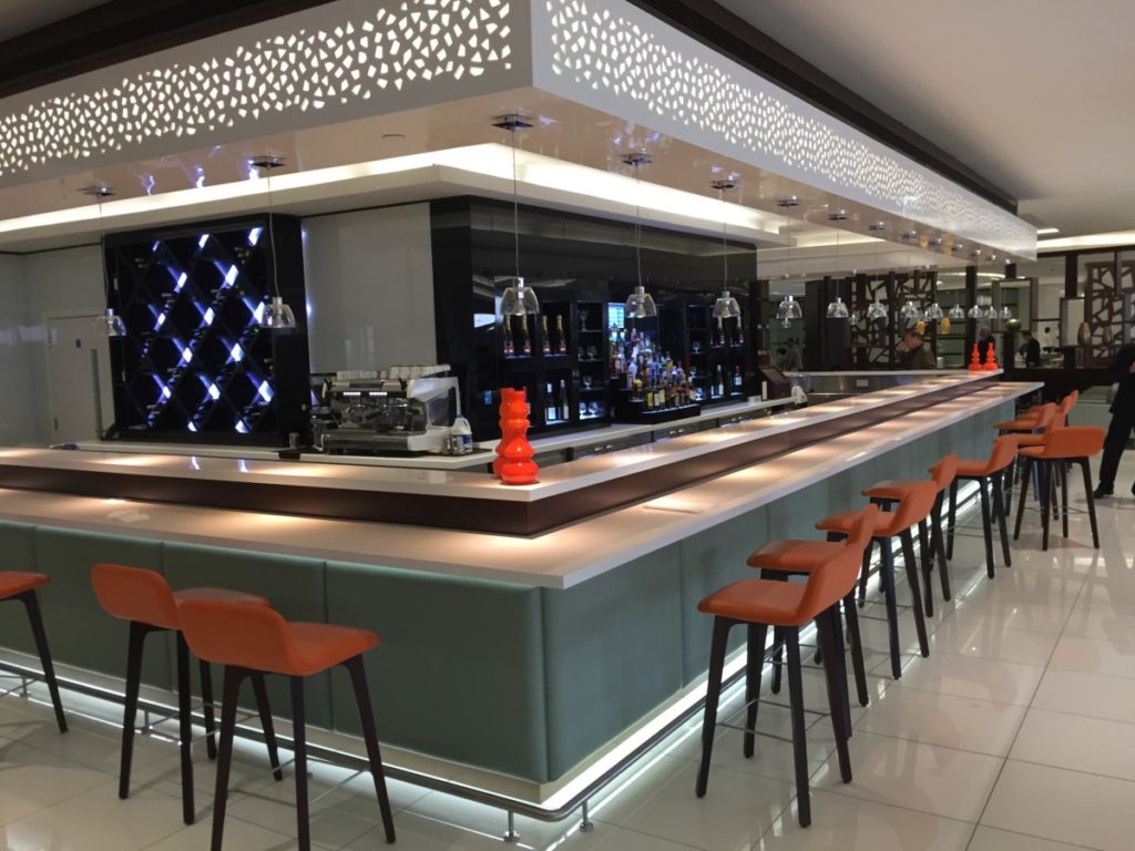 review etihad business class lounge abu dhabi