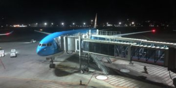 KLM World Business Class Boeing 777 Denpasar Singapore