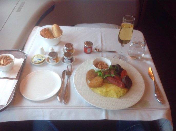 qatar airways, first class, ontbijt