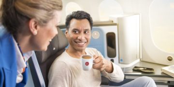 Koffieliefhebbers opgelet, KLM gaat samenwerken met Douwe Egberts