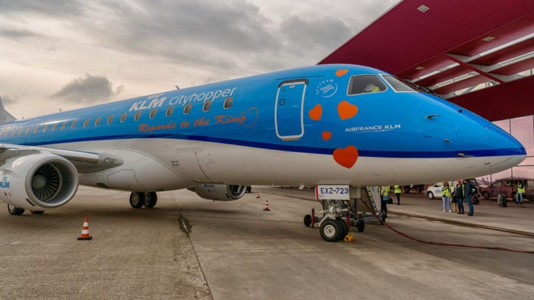 Embraer PH-EXZ te Schiphol Airport (Bron: KLM)