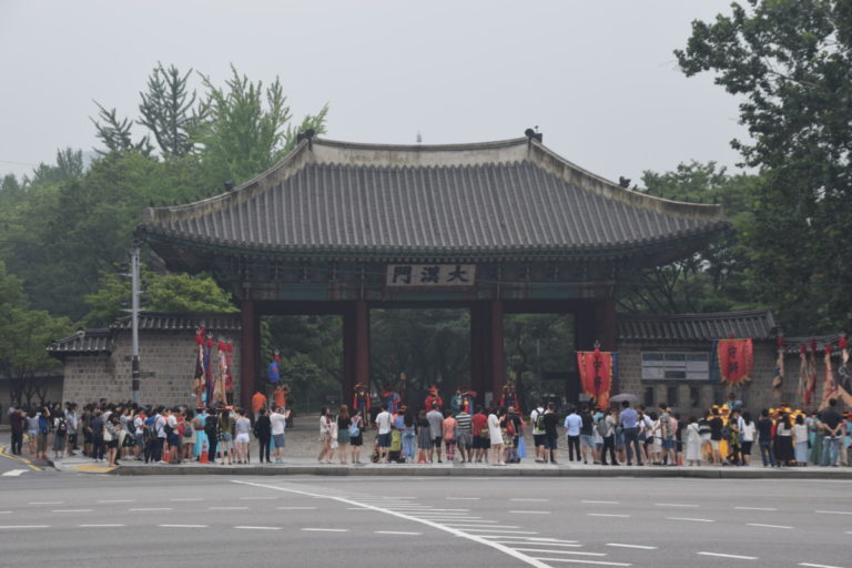 Wisseling van de wacht bij het Deoksugung Palace, Seoul