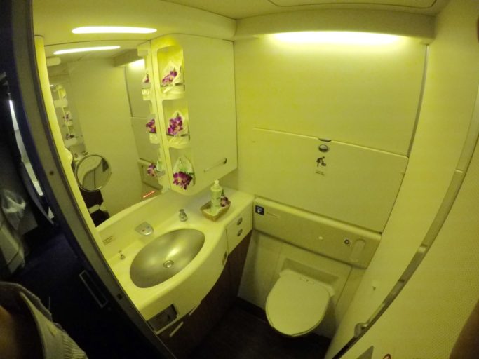 thai airways, toilet, boeing 747, royal first