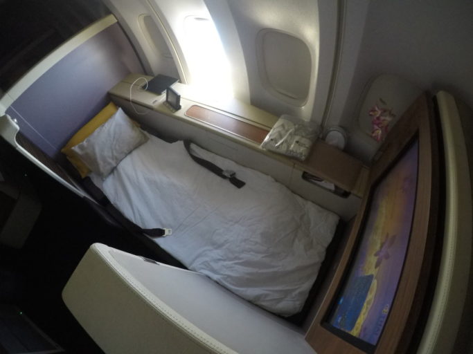 thai airways, boeing 747, royal first, turn-down service