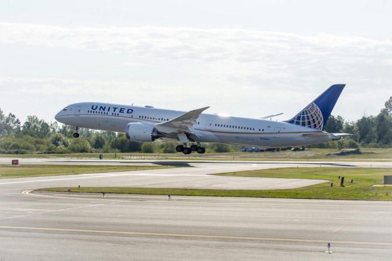 United Airlines 787