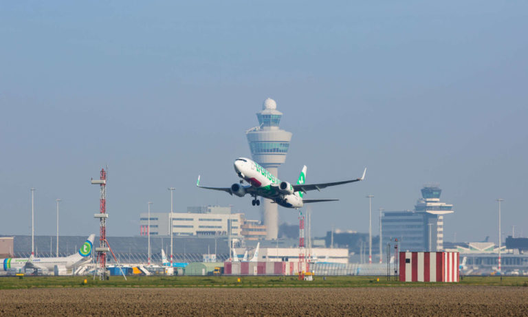 Toestel Transavia vertrekt vanaf Amsterdam Airport Schiphol (Foto: Transavia)