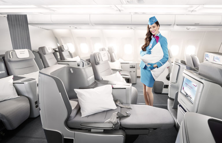 Full flat seat in de business class cabine van Eurowings (Foto: Eurowings)