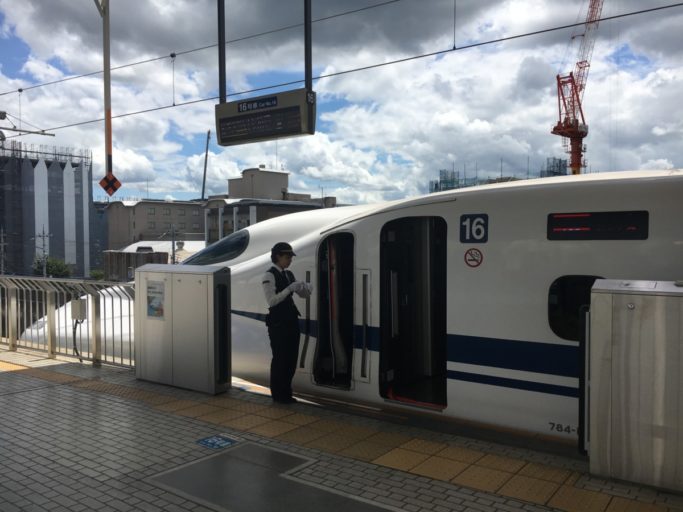 De snelle Japanse Shinkansen trein