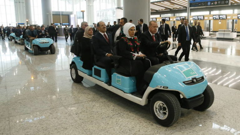 Derde vliegveld Istanbul, Istanbul Airport, gedeeltelijk geopend