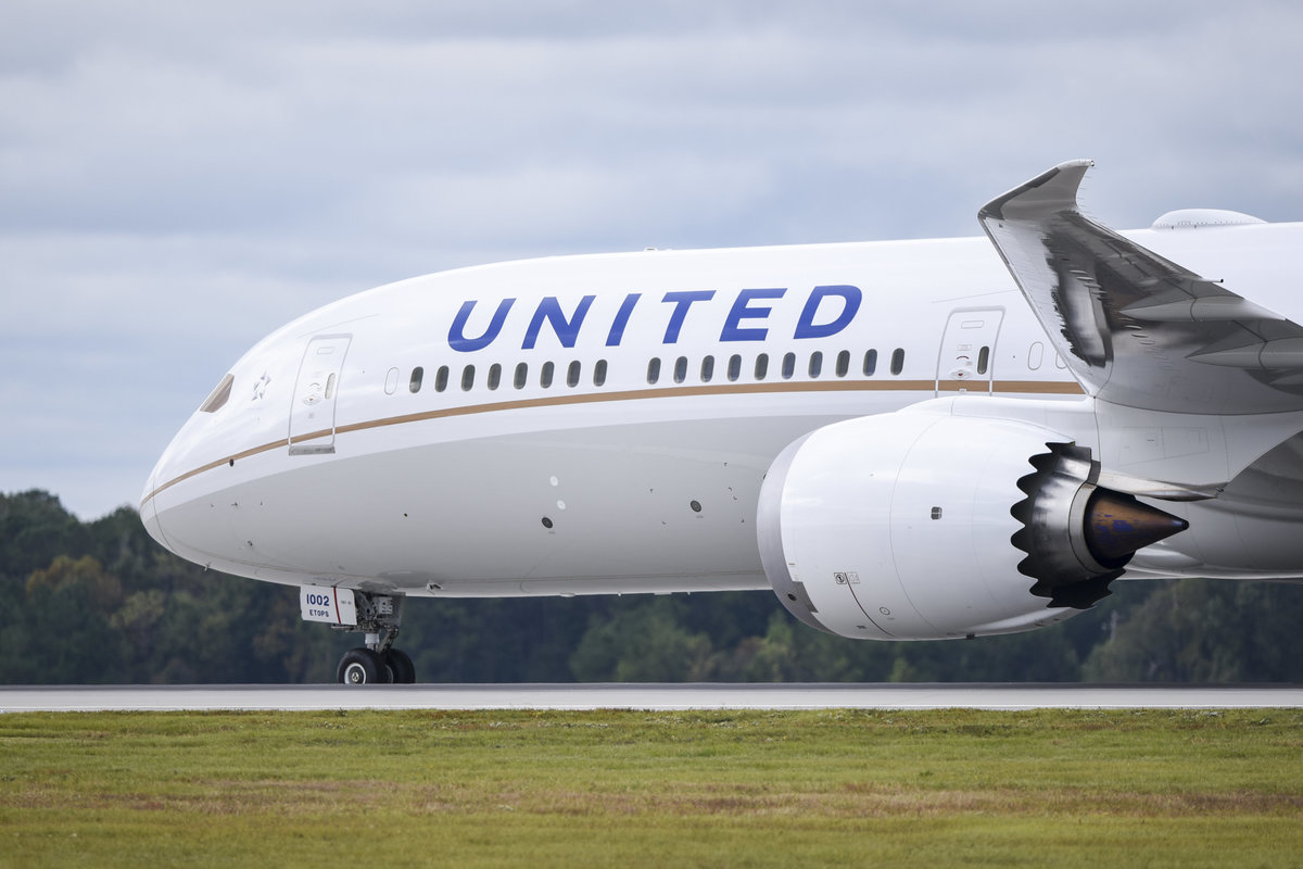 De Dreamliner is gemakkelijk te herkennen, namelijk aan de gekartelde motoren (Bron: United)