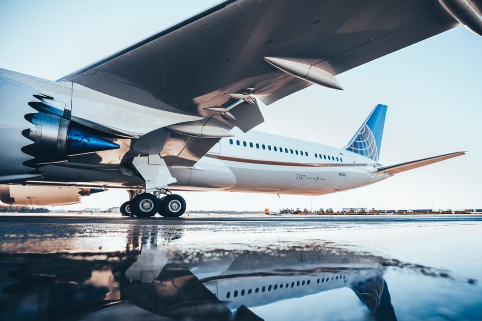 De Dreamliner is gemakkelijk te herkennen, namelijk aan de gekartelde motoren (Bron: United)