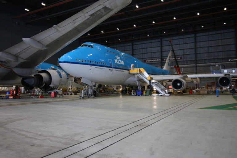 De Boeing 747-400 City of Bangkok in de hangar van KLM (Bron: KLM)