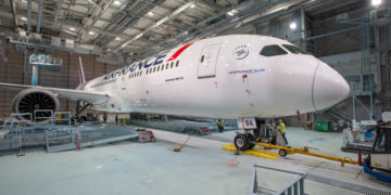 De Boeing 787 Dreamliner van Air France staat in de hangar (Bron: Air France