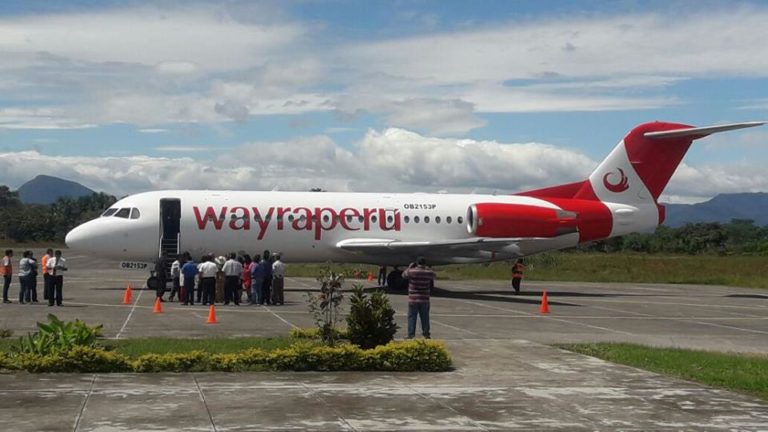 Wayreperu Fokker 70, voormalig KLM toestel met registratie PH-KZS