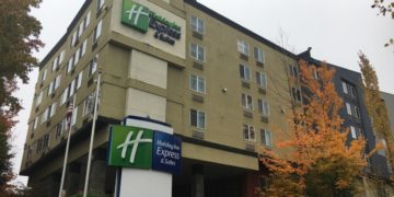 Review - Holiday Inn Express & Suites Seattle-Sea-Tac Airport