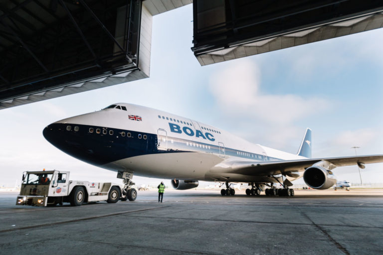 Eerste British Airways toestel in BOAC-livery geland