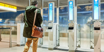 Schiphol start proef met gezichtherkenning