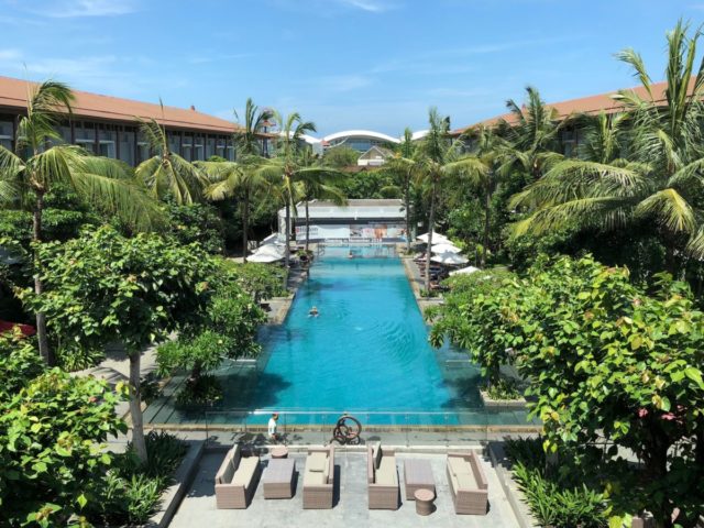 zwembad, hilton, garden inn, bali