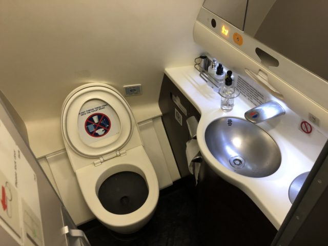 business class, toilet, A330