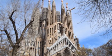 Sagrada Família gezien vanaf het nabijgelegen parkje