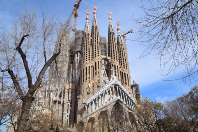 Sagrada Família gezien vanaf het nabijgelegen parkje