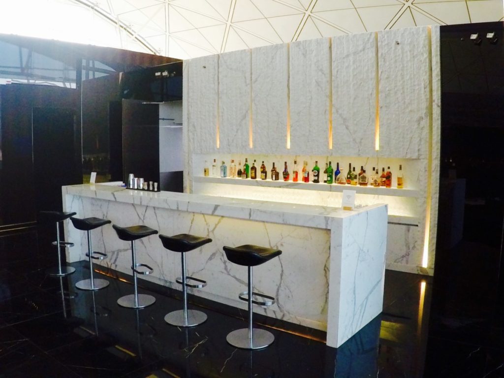 bar, the wing, first class, lounge, Hong Kong