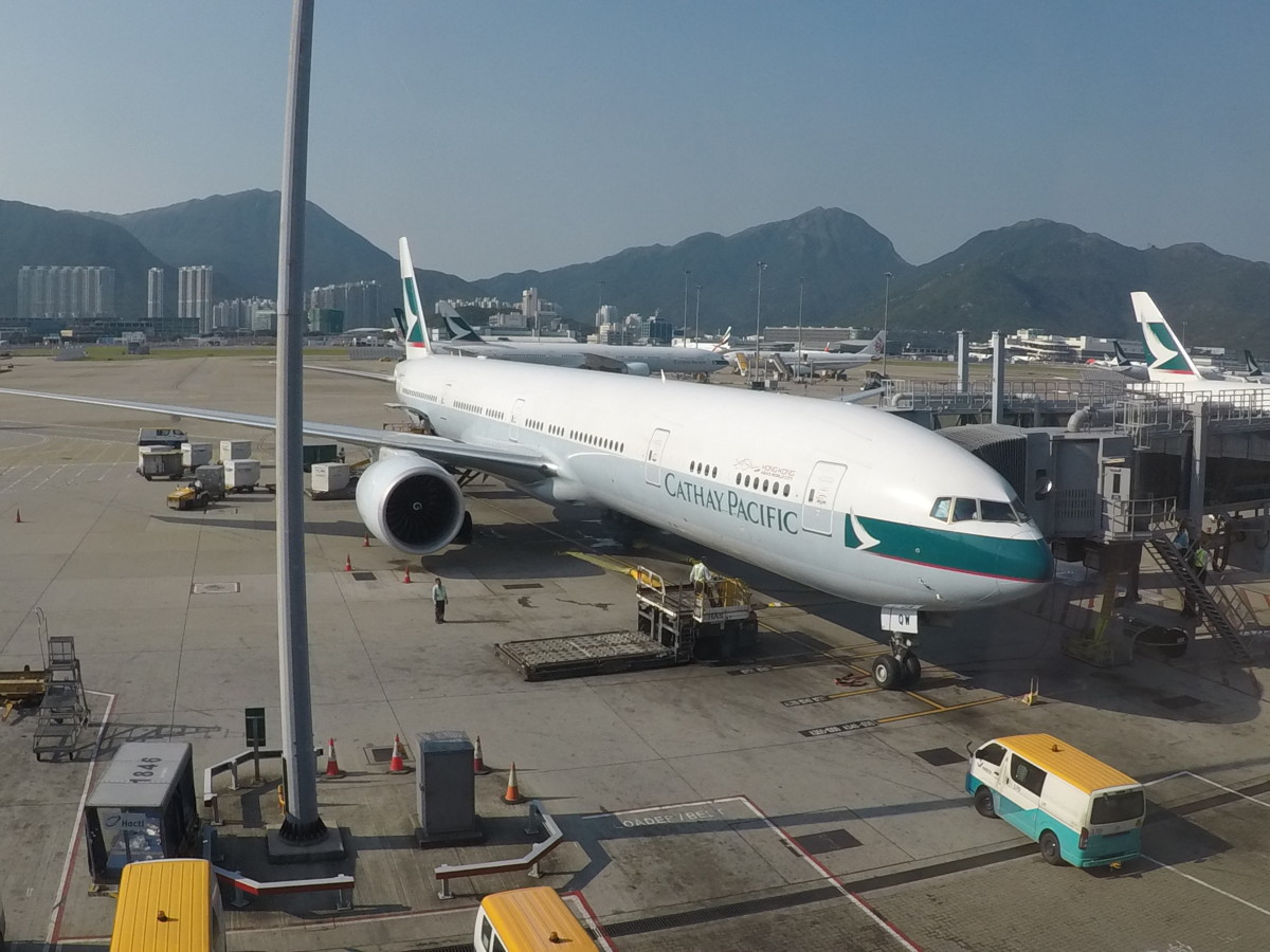 cathay pacific, hong kong, gate