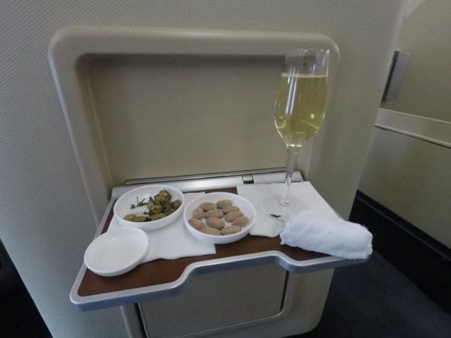 veuve, champagne, Qantas, first class