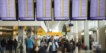 KLM verwacht grote drukte Schiphol in vakantieperiode mei