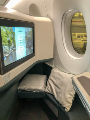 Cathay Pacific Business Class A350-1000 Hong Kong Amsterdam