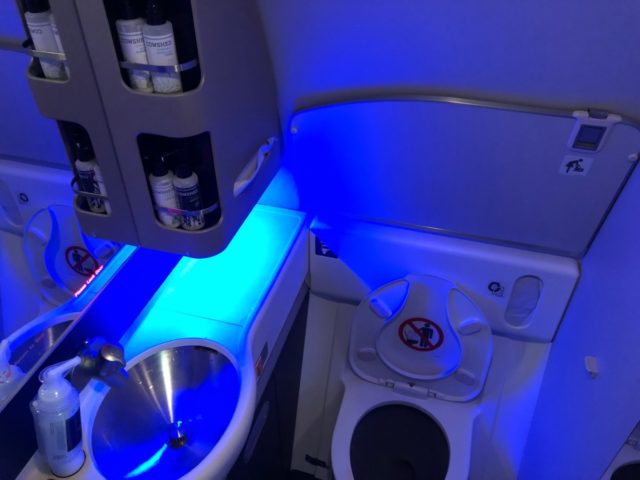 polaris, business class, toilet