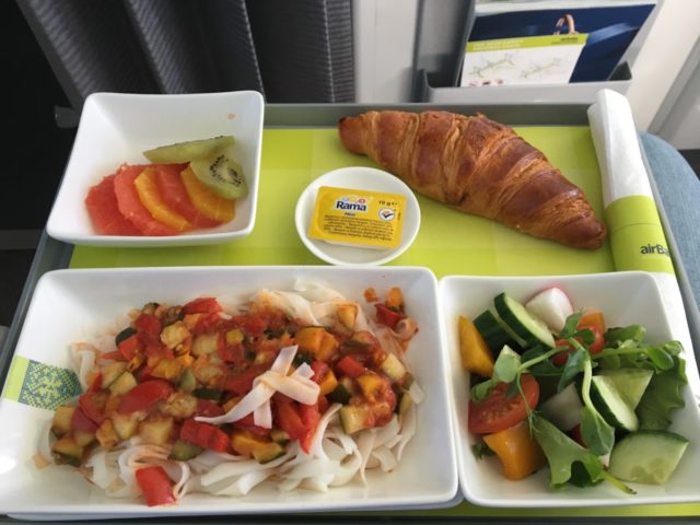 Review: Business Class AirBaltic Airbus A220-300 (CS300) Parijs-Riga