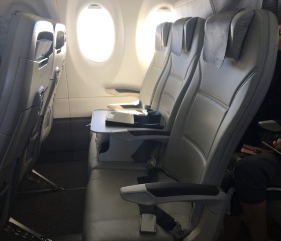 Review: Business Class AirBaltic Airbus A220-300 (CS300) Parijs-Riga