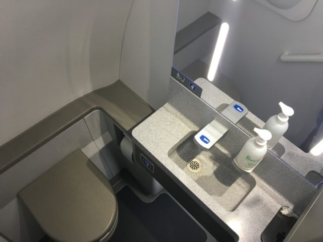 Review: Business Class AirBaltic Airbus A220-300 (CS300) Parijs-Riga