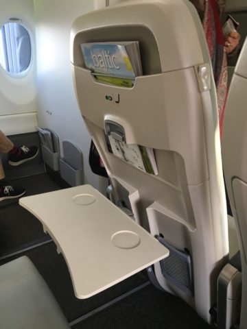 Review: Business Class AirBaltic Airbus A220-300 (CS300) Parijs-Riga