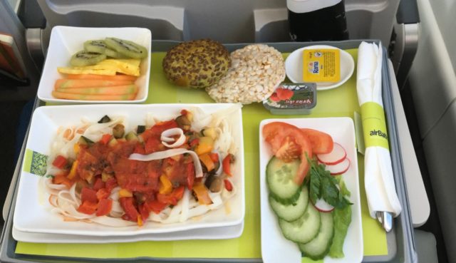 Review: Business Class AirBaltic Airbus A220-300 (CS300) Parijs-Riga