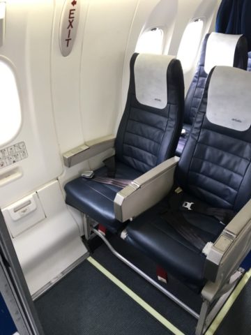 Review: Business Class airBaltic Bombardier Dash 8 Q400 Riga-Vilnius